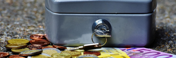 Kasse mit Geld